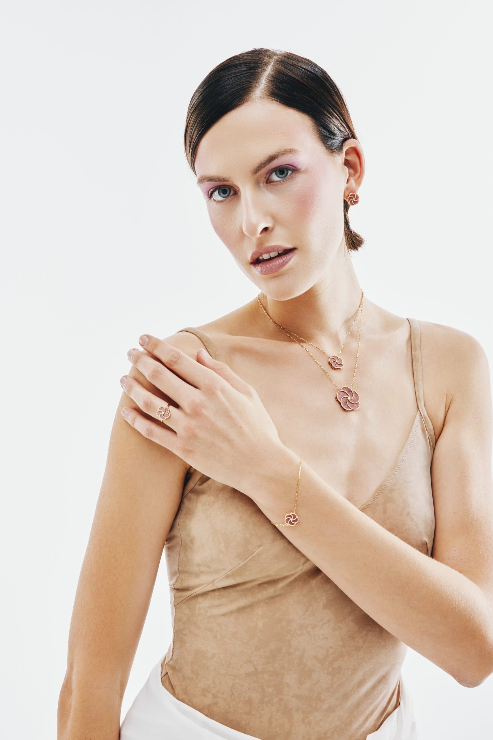 Bloomy necklaces